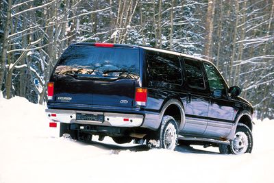 Автостекла Ford Excursion c установкой в Москве